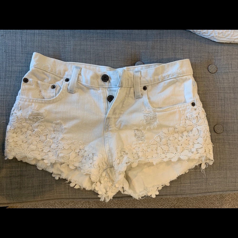 CARMAR WHITE DENIM SHORTS SIZE 25